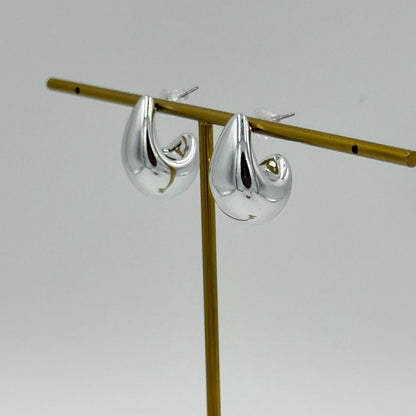 Ovisha Silver Twist Stud Earrings