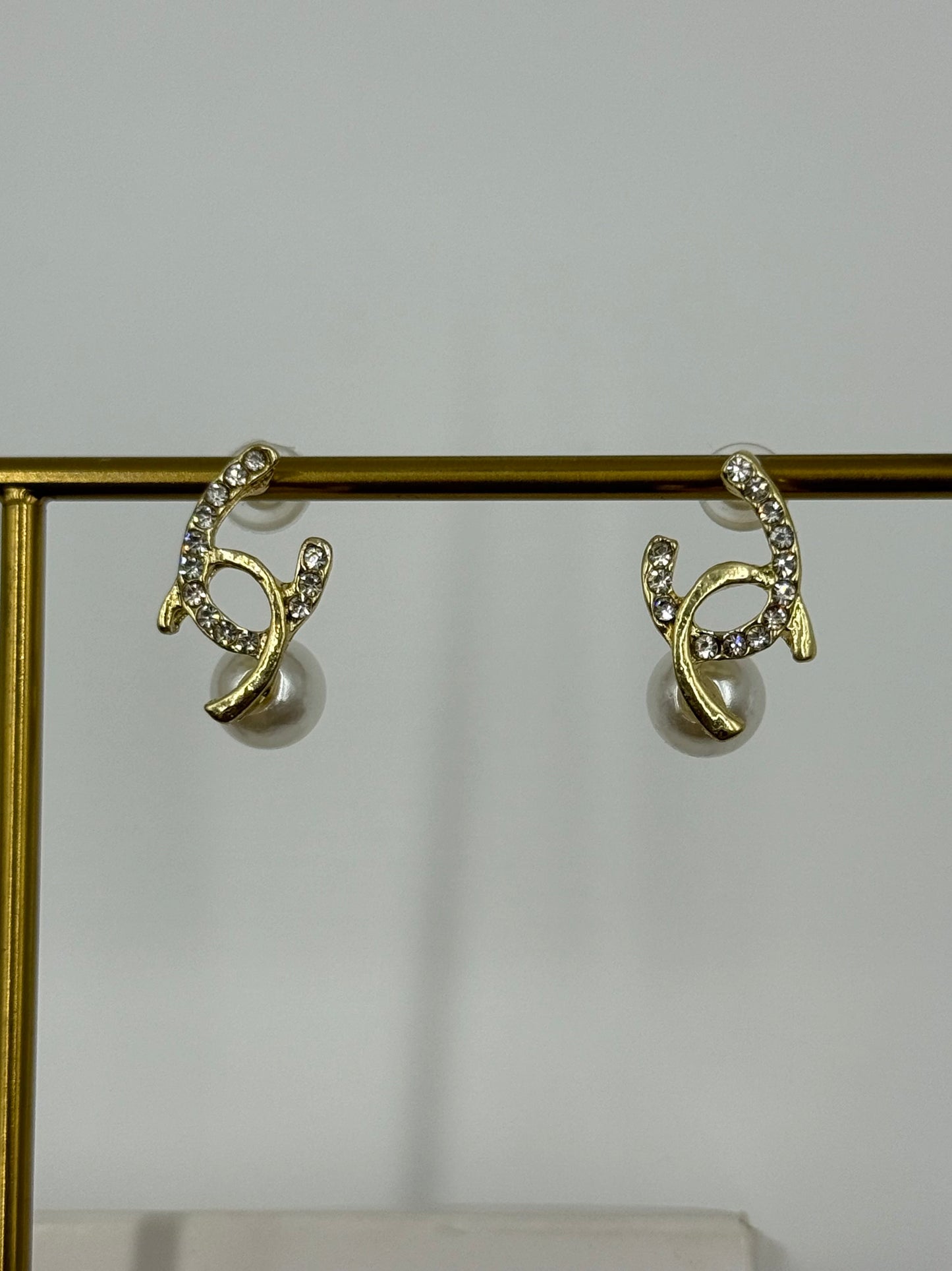 Ovisha Pearl Spark Studs Earrings